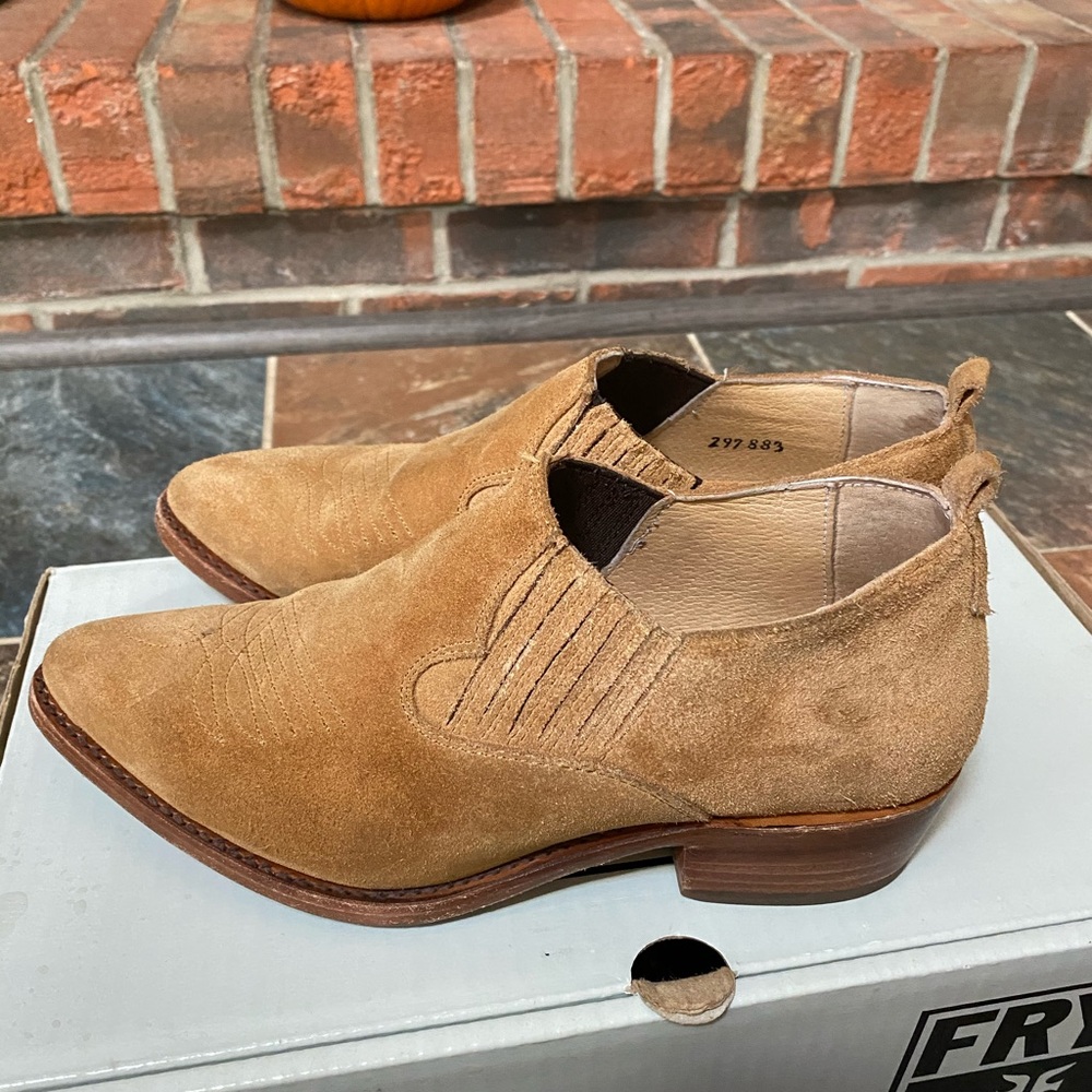Frye Billy shooter in Sand, size 7.